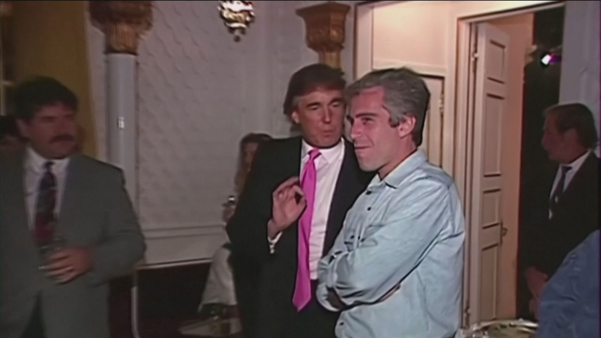Registros de denúncia de agressão sexual contra Trump ficaram de fora dos arquivos de Epstein, diz 'NYT'